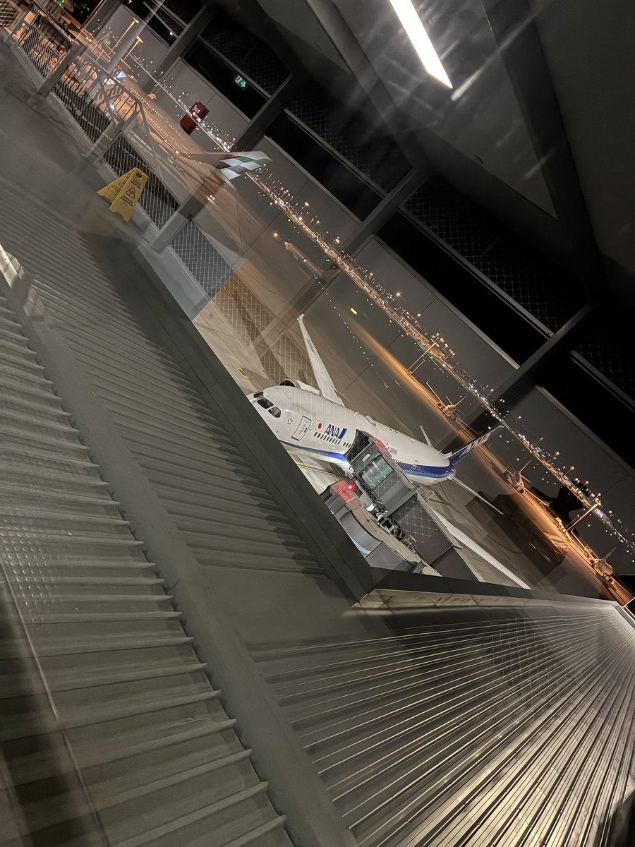 hmdkecchi's tweet photo. パース空港分かりにくいけど展望室あるのね👀 https://t.co/TQUSYYSoWR