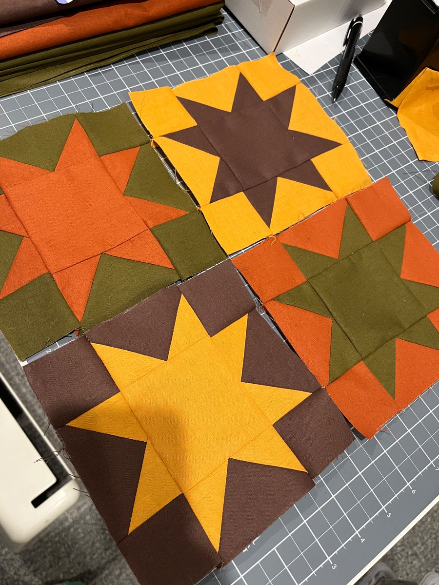 melscribbles's tweet photo. Doing some quilting side quest idk https://t.co/Ul8DeGQT1B