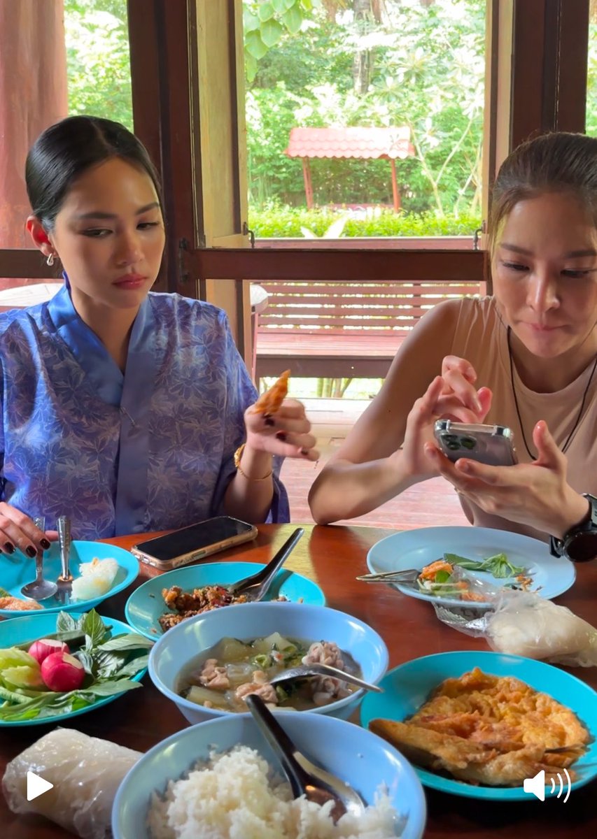 Khomkhlang_STH's tweet photo. แม่ป้อนพ่อไม่กิน ตามภาพเลย555

KHOM KHLANG EP6
#ข่มขลังตอนที่6 https://t.co/kb5qW00hjd