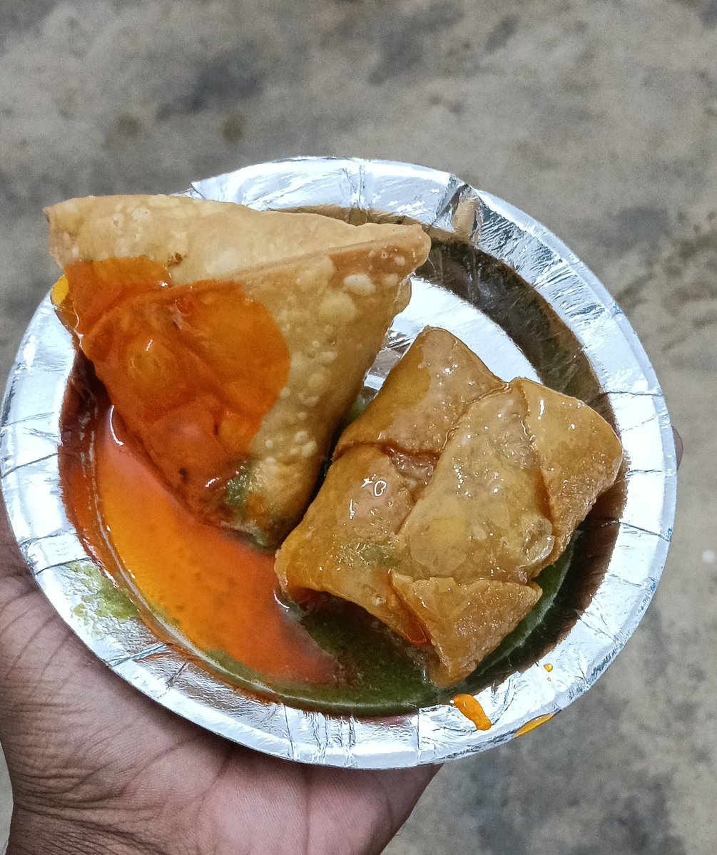 Ashish12002's tweet photo. पहले कौन खाया जाए दोस्तों थोडा मदद कीजिए मुझे दोनों अच्छे लगते है।

शाम में बाहर का नाश्ता किए बगैर मन नहीं मानता है इसलिए रोज खा लेता हूं।

आप लोग क्या खाते हो शाम में?? https://t.co/R10thXGO6c