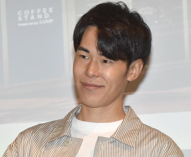 livedoornews's tweet photo. 【祝】東海オンエア・りょう「結婚しました」喜びの報告に反響相次ぐ
https://t.co/h2t74G5Z4u

りょうは、花束をもった写真を添えて「結婚しました。たくさんのお祝いメッセージありがとうございます！」と報告。てつやは「うちの仲間が結婚してます。見てやってください」と反応した。 https://t.co/CKmYyR3XUA