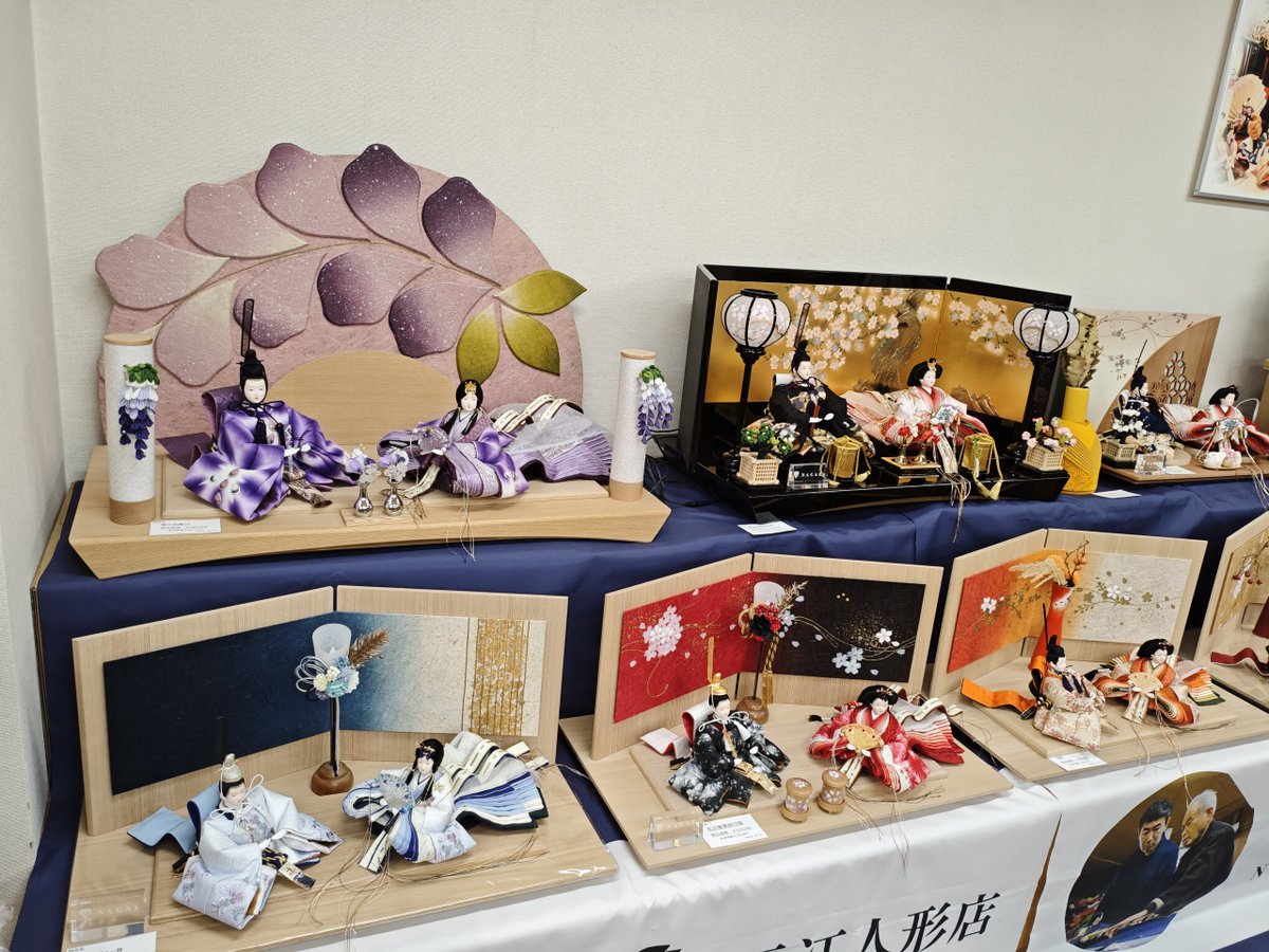 lowflightnet's tweet photo. 昨日はお茶会をしました。
大道町人祭がやっていたので金粉ショーを少し見れたり。

ハロウィンらしいお菓子を持ってきてくれた方もいて、フルーツもいただきつつ、街歩きや異国料理に行く予定を立てたり、カードゲームなどをしてまったりと過ごしました。 https://t.co/VkZTVJNWu8