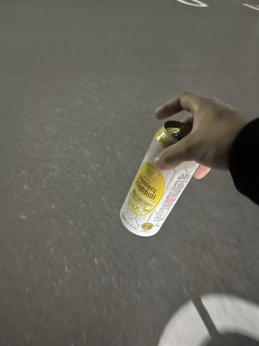 ka_acid71's tweet photo. 一生直近50%でも散歩しながら飲むコンビニ酒は美味しい https://t.co/UC1eUmH6mc