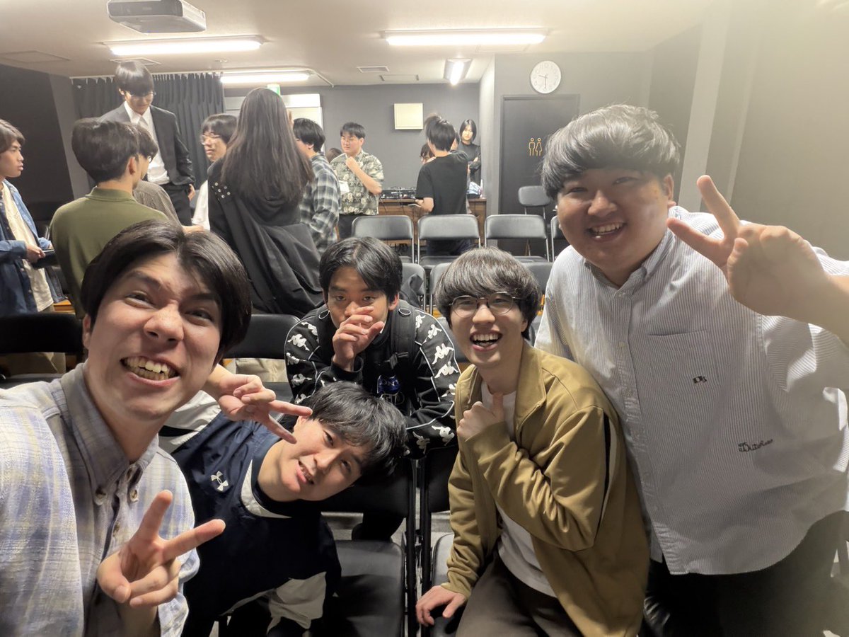 Hiryu_water's tweet photo. 本日はフルドライブ、セーリングストーンズありがとうございました！！

みんないた✌️
お客さん、出演者全員に飴を配る主催者もいた✌️

楽しかった！！ありがとうございました！！！ https://t.co/1n0Lp4iOfW