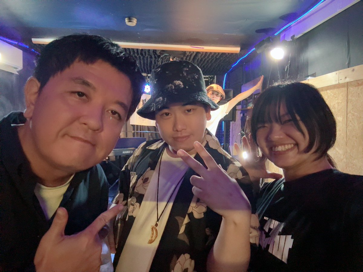 beatbox1412's tweet photo. 今日は式部さん企画茅場町TAKAITTOWにてすがまろさん、早矢さん3人でコラボさせて頂きました。あっという間の時間で最高でした✨式部さん、店主すいさん一緒に演奏してくれたすがまろさん、早矢さん初め皆さんお疲れ様でしたm(_ _)m https://t.co/BYw56SNPRx