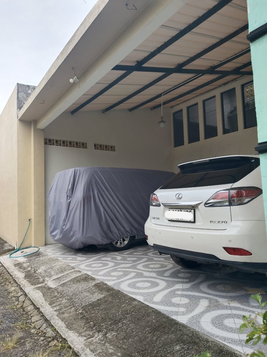 oohmyze's tweet photo. MK, livina kesayangan lu dituker lexus jadoel sm bapak lu https://t.co/S2nnvIKTQq
