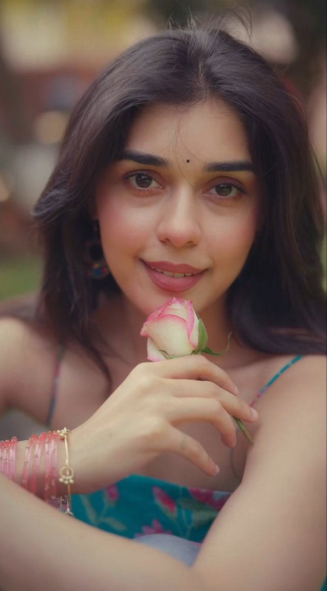 Zarahx02's tweet photo. Unmatched beauty…. simply the prettiest 🌸🫠

#EishaSingh https://t.co/KhSZfEkkx1