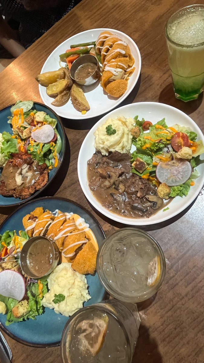 Rooowr_6's tweet photo. Kapan Dinner sama kamunya? #Gayjogja https://t.co/MgD68EEtZY