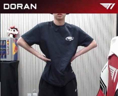 itsmyntsie's tweet photo. FINAL rankings of lck pros with the most grab-able waist, a thread🧵:

1. Doran
- Need I say more?
- basically confirmed with how much his waist gets grabbed
- 12 inch diameter waist
- people would throw riots for this waist https://t.co/82BLQ1PgSJ