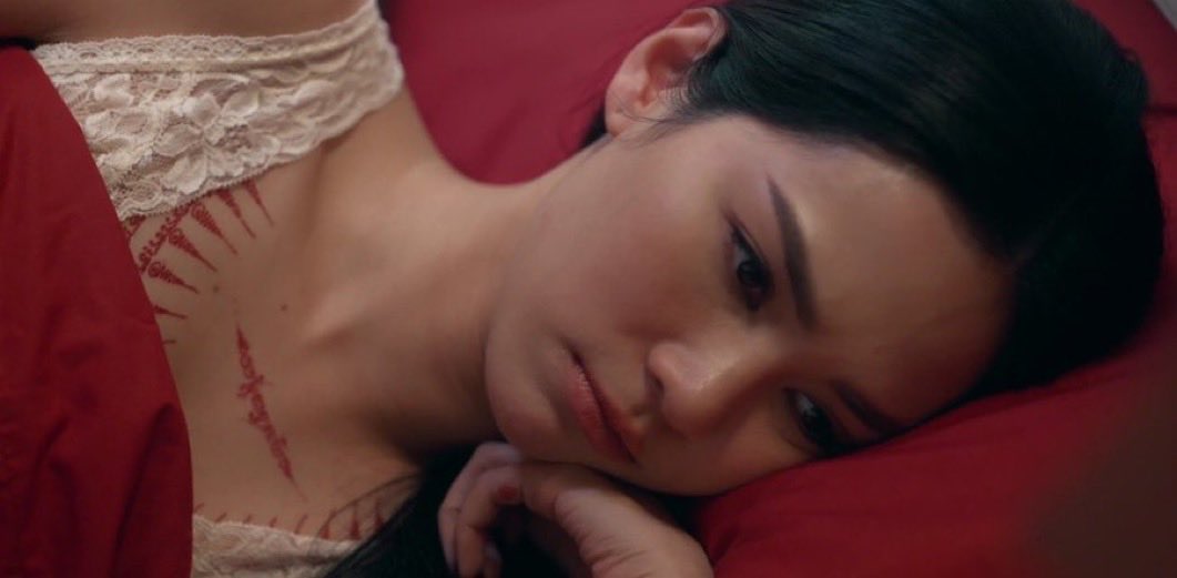 Yuriverse9's tweet photo. ทำไมหน้าแม่เป็นเช่นนี้

KHOM KHLANG EP6
#ข่มขลังตอนที่6 https://t.co/AG8CzfZpRY