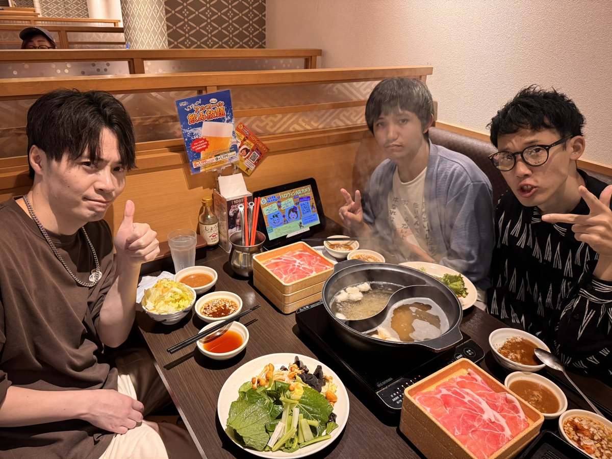 Poke_W_SAMURAI's tweet photo. 皆の者、ご機嫌よう

今宵は侍一同、牡丹鍋（ただの豚しゃぶ）を
囲みながらポケモン、人生、少年漫画について熱く語らったぞ🍲

近々、新たな動画も公開予定！
皆の者、楽しみに待っておられよ！ https://t.co/uY24ve6fjY