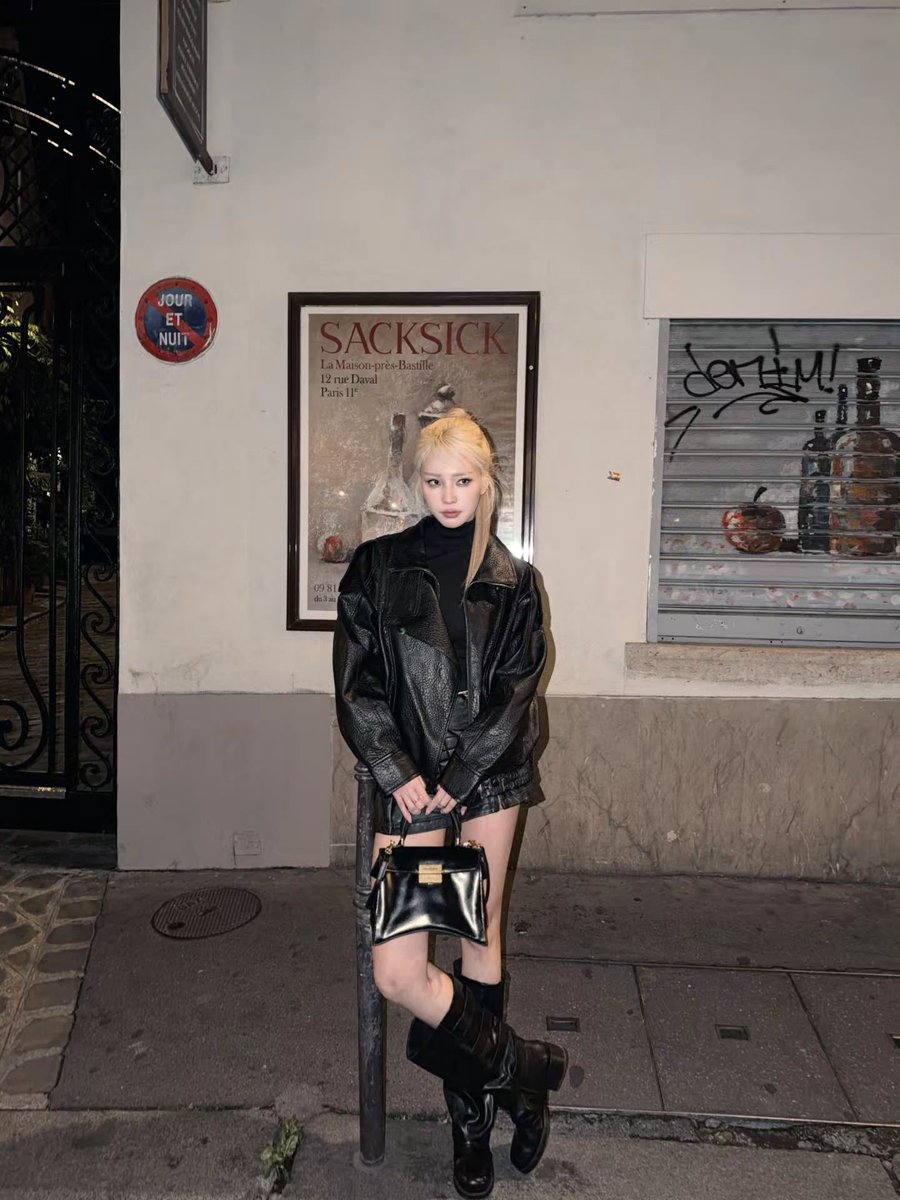 JanJingjing_TH's tweet photo. JanJingjing Update  ༘♡📢 (1/2)
IG post : janhae

Night 💫🫶🌙🐈‍⬛
#Balenciaga #HourglassAvenueBag 

#JANHAE #JANIVERSE 
🔗 https://t.co/gEtBEwv94m https://t.co/o0NyKxDuZ5