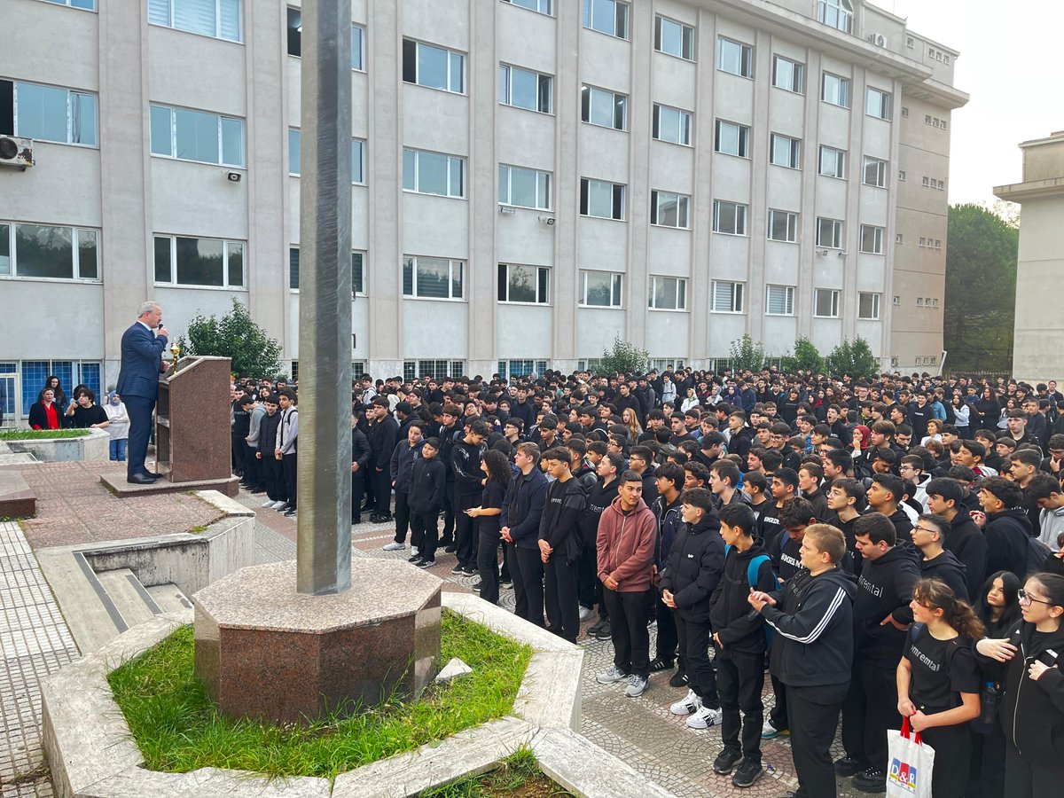 Sariyer_MEM's tweet photo. "İstiklalden İstikbale Maarif Yolculuğu" projemizde İlçe Müdürümüz Semih Durmuş, Mehmet Rıfat Evyap MTAL’deydi. İstiklal Marşımızı coşkuyla okuduk.

📍Mehmet Rıfat Evyap MTAL 
@tcmeb @Yusuf__Tekin @istanbulilmem @MucahitYentur @semih_sariyrmem https://t.co/xzqNHkBtvE