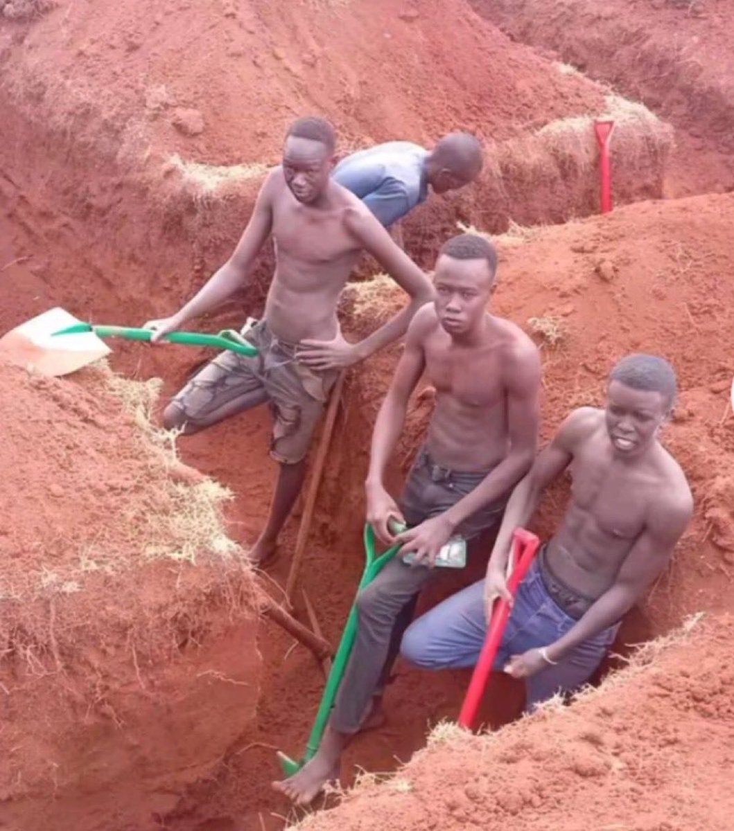 Bab__Jay's tweet photo. Funikeni mmechimba kwa shamba ya wenyewe😂 https://t.co/r2rKMGRGAC