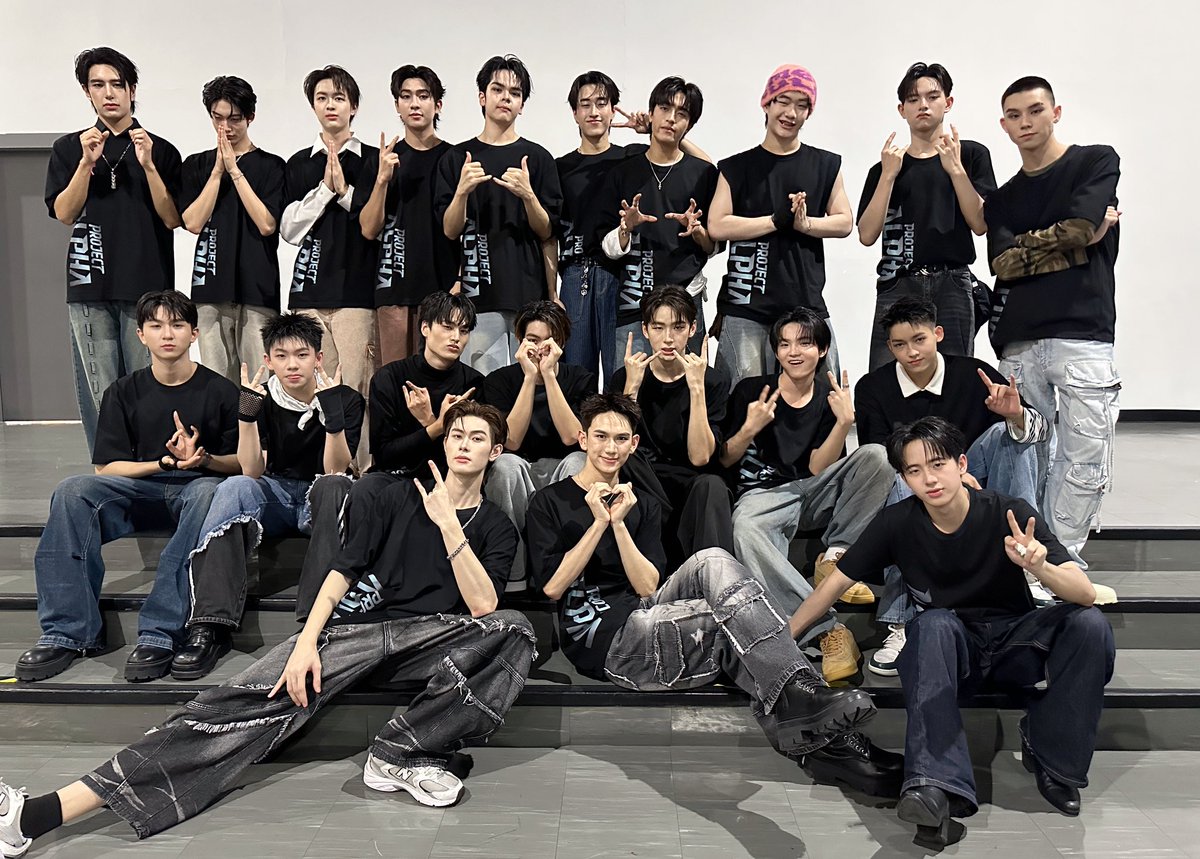 ProjectAlphaTH's tweet photo. ขอเสียงคนมาเจอเด็ก ๆ หน่อยค้าบบบบ
อีกแป๊บเดียวจะได้เจอกันแล้วน้า~!!!🙌✨ #HappeningStageSpecial 

📍 GMMTV Fanival 2026 : Happy Family | Union Hall, Union Mall

*วีเจ ไม่สามารถมาร่วมงานได้เนื่องจากปัญหาสุขภาพ 

#ProjectAlphaNewClan
#GMMTV https://t.co/NcU1zRc4FD