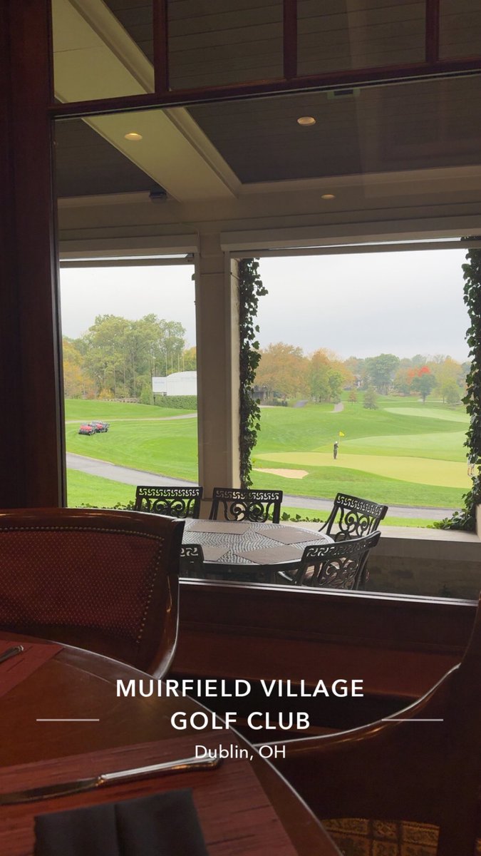 randyjohnsoniii's tweet photo. Eating breakfast in places you can’t afford with people you could never meet https://t.co/ZgwG6NhXd5