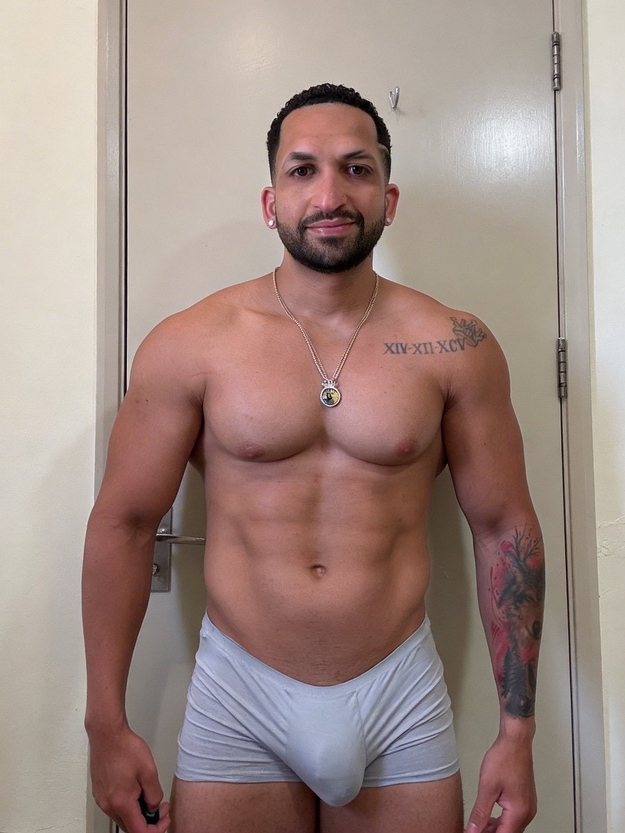 renagade51's tweet photo. ur straight friend wld def look twice at this https://t.co/ekSQ8FnHzb