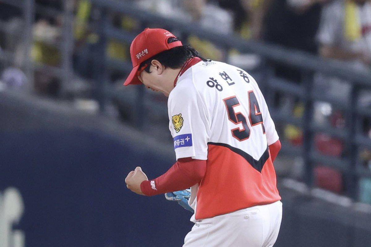 Kiatigers's tweet photo. 우리가, 팀이 필요로 한다면 언제나.

오늘 승리의 발판 마련한 대투수 양현종 https://t.co/WZ8kKAe1gq