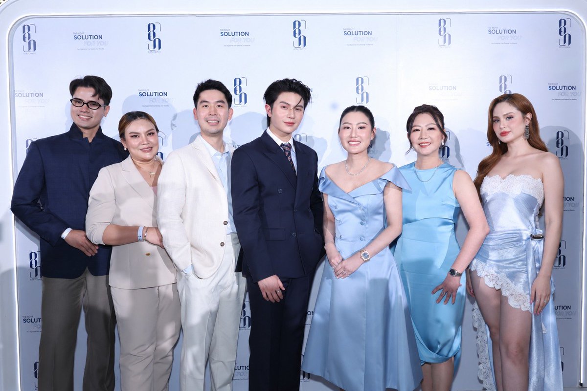 Yloveyouchannel's tweet photo. Ren Clinic เขย่าวงการคว้า “วิลเลี่ยม LYKN” พรีเซนเตอร์คนแรก ชู The Right Solution ความงามเฉพาะบุคคล เจาะใจ Gen Z ยุคใหม่ 

Link : https://t.co/SsSDikvMx0

#RenClinic #RenxWilliam #TheRightSolutionForYou #Williamjkp 
               
เดินหน้ารุกตลาดความงามรับคนรุ่นใหม่ Ren Clinic (เรน คลินิก) คลินิกความงามที่มุ่งเน้นการปรับรูปหน้าและยกกระชับผิว จัดงาน The Right Solution For You เปิดตัว “วิลเลี่ยม” จักรภัทร แก้วพันธุ์พงษ์ ศิลปินสมาชิกวง LYKN (ไลแคน) ในฐานะพรีเซนเตอร์คนใหม่ สะท้อนการเติบโตของแบรนด์ที่ก้าวเข้าสู่ปีที่ 7 พร้อมขยายการสื่อสารสู่กลุ่มลูกค้าคนรุ่นใหม่ โดยเฉพาะ Gen Z และกลุ่มผู้ชาย ภายใต้แนวคิดสำคัญ “The Right Solution” หรือการนำเสนอแนวทางการดูแลความงามที่เหมาะสมกับแต่ละบุคคล พร้อมแผนขยาย 2–3 สาขาใน 2 ปี
