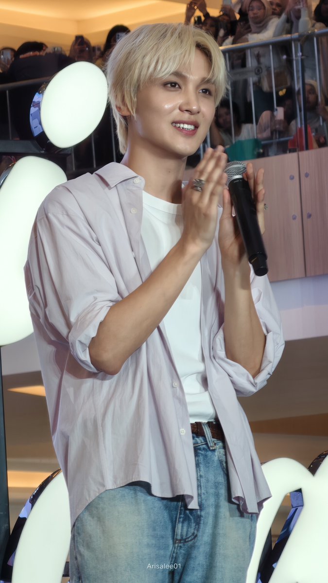 Arisalee01's tweet photo. HAECHAN x Kopi Kenangan 
🙏🏻

#HAECHAN #해찬 #엔시티 #nct https://t.co/ATWVQqqFBk