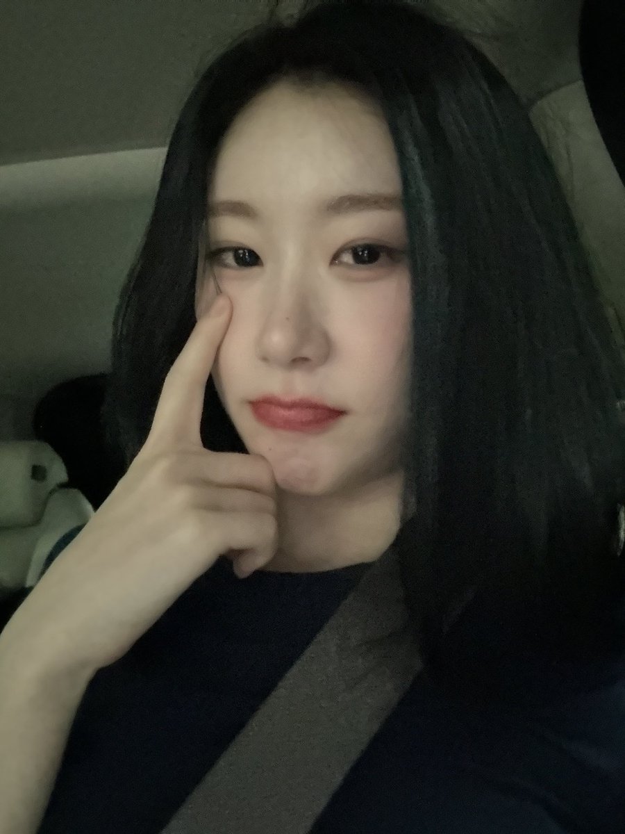 chaerpics's tweet photo. 🦊💭 https://t.co/ZRb0SVYmyt