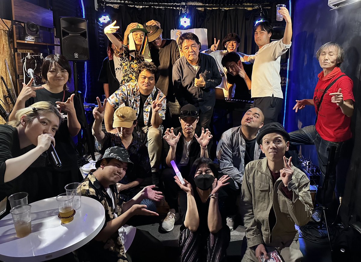 musicaTAKAITOW's tweet photo. 【コラボヤバイ。いい。間違いなく今日はいい夜🔥】
そして今夜。
ごめん。もう、言葉はない。

最強。
最高。
そして歌や演奏の力をありがとう。

また会おう‼️ https://t.co/MC1HU8R2YC