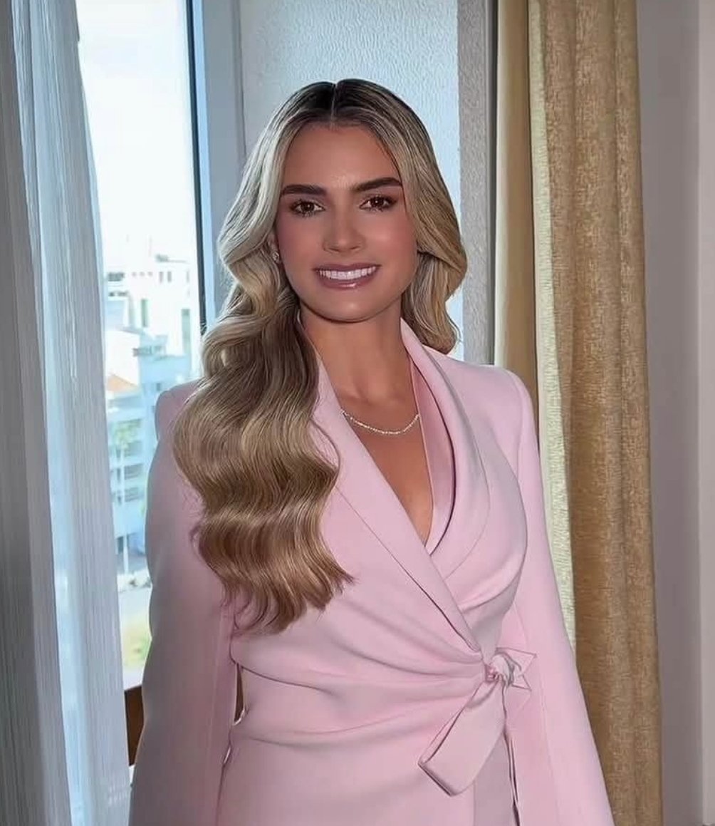 LuSeUSA1's tweet photo. Orgullo tener como Primera Dama de la Nación a una mujer bella, culta, preparada, profesional, trabajadora y exitosa. Carácter, inteligencia y elegancia, que honra con su presencia y su trayectoria el lugar que ocupa y representa con dignidad a nuestra patria.
@ABDELAESPRIELLA https://t.co/vs3bO3SrAK