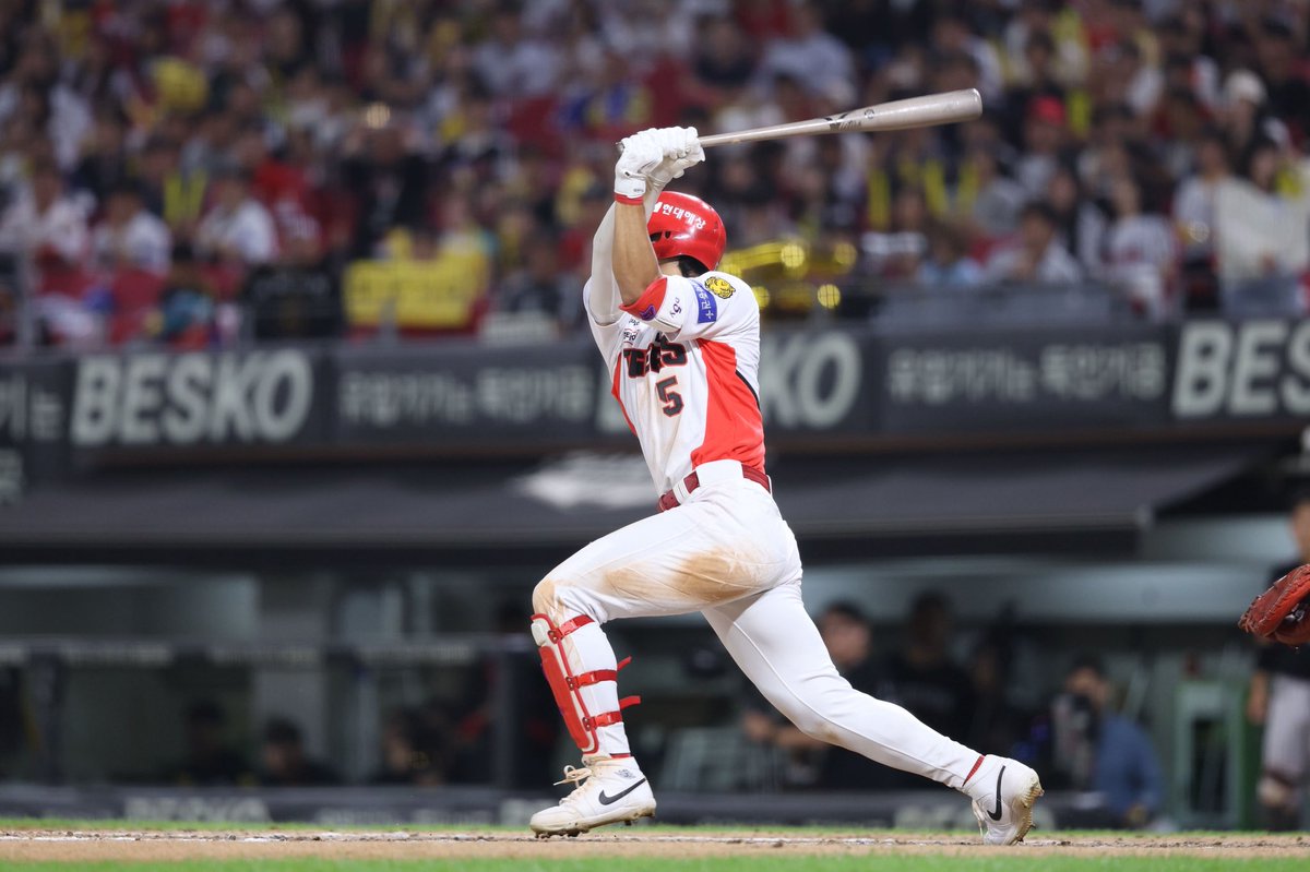 Kiatigers's tweet photo. “제가 있는 한 타이거즈가 최약체가 될 일은 없습니다.”

약속의 8회에 리드 가져온 김도영의 투런🔥 https://t.co/L8v7ccp2sf