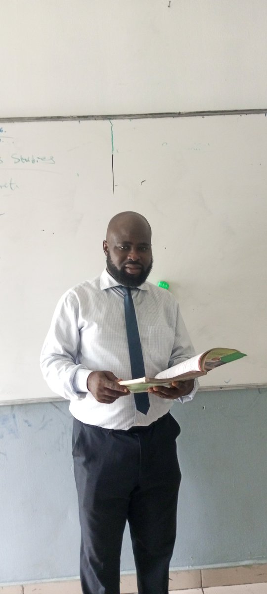 Tope_Orus's tweet photo. Is it appropriate to dictate notes to JSS 2 students? https://t.co/8VrKcojOCW