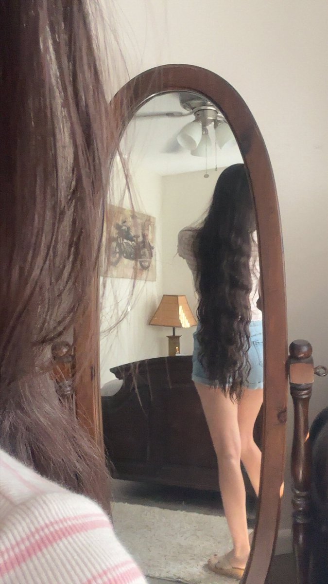 autlikespasta's tweet photo. The best part about having long hair is that your hair is long https://t.co/ydcT8agULq