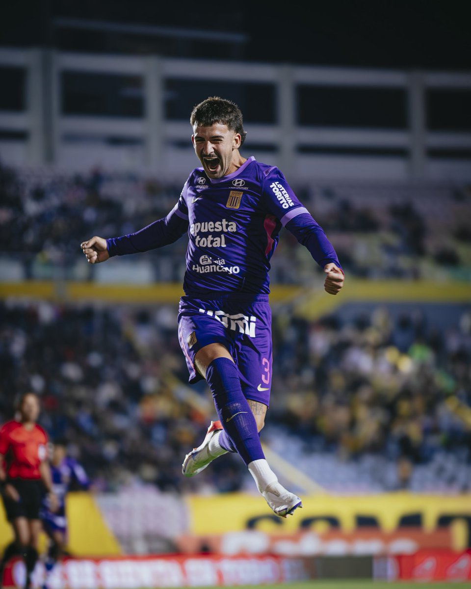 EltomiMiranda's tweet photo. Alianza lidera el acumulado con más victorias, menos derrotas y la defensa menos vencida: 17 triunfos, apenas 3 caídas y 19 goles recibidos. Lo de Cusco no es casualidad. Hay trabajo detrás; ahora toca sostenerlo ante Grau. La tabla se construye jugando, no contando cuentos. https://t.co/C6Ozf1nwmI