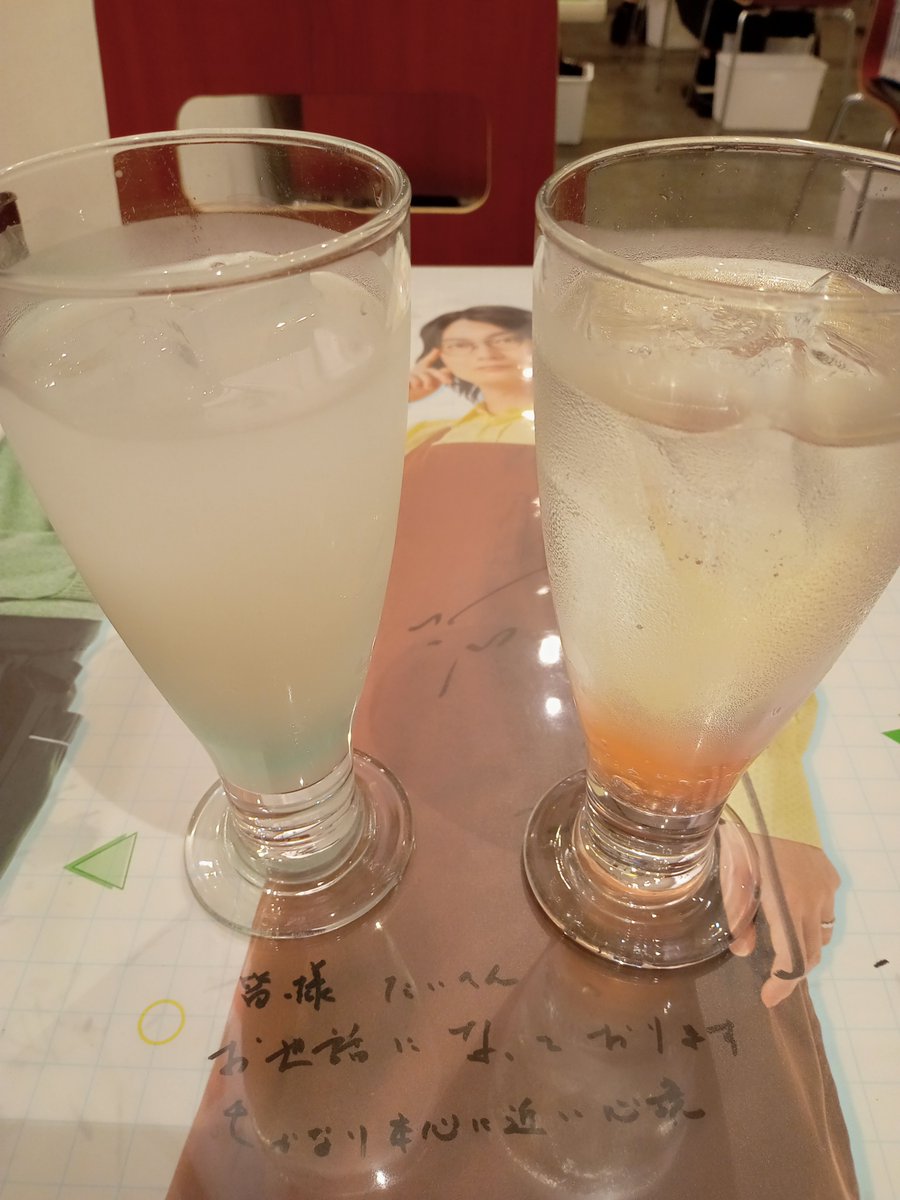 riririe0's tweet photo. コラボカフェで初ノニをキメた😂河村さんのサイン入りのテーブルだったぞ✨✨ https://t.co/MYkFHOch6U