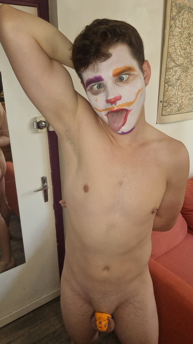 Pup_Tokris's tweet photo. Day 12 Locktober:  Circus Slave 🤡
A young dumb caged slutty clown is just arrived in town 😏 https://t.co/9vWgxwLu1x