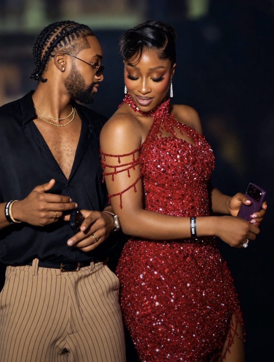Temidicker's tweet photo. Another Bastard loading 💃💃💃I trust Chimsom to deny 😅that one wey never chop belle ful 😅😂😂

#BBNaija https://t.co/lZwSAyJEuk
