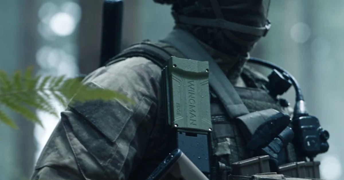 UASMagazine's tweet photo. MyDefence unveils lighter wearable drone detector with onboard AI

Read the article here: https://t.co/yeLLFE7mqR

#UAS #engineering #AI https://t.co/tahsymxcMD