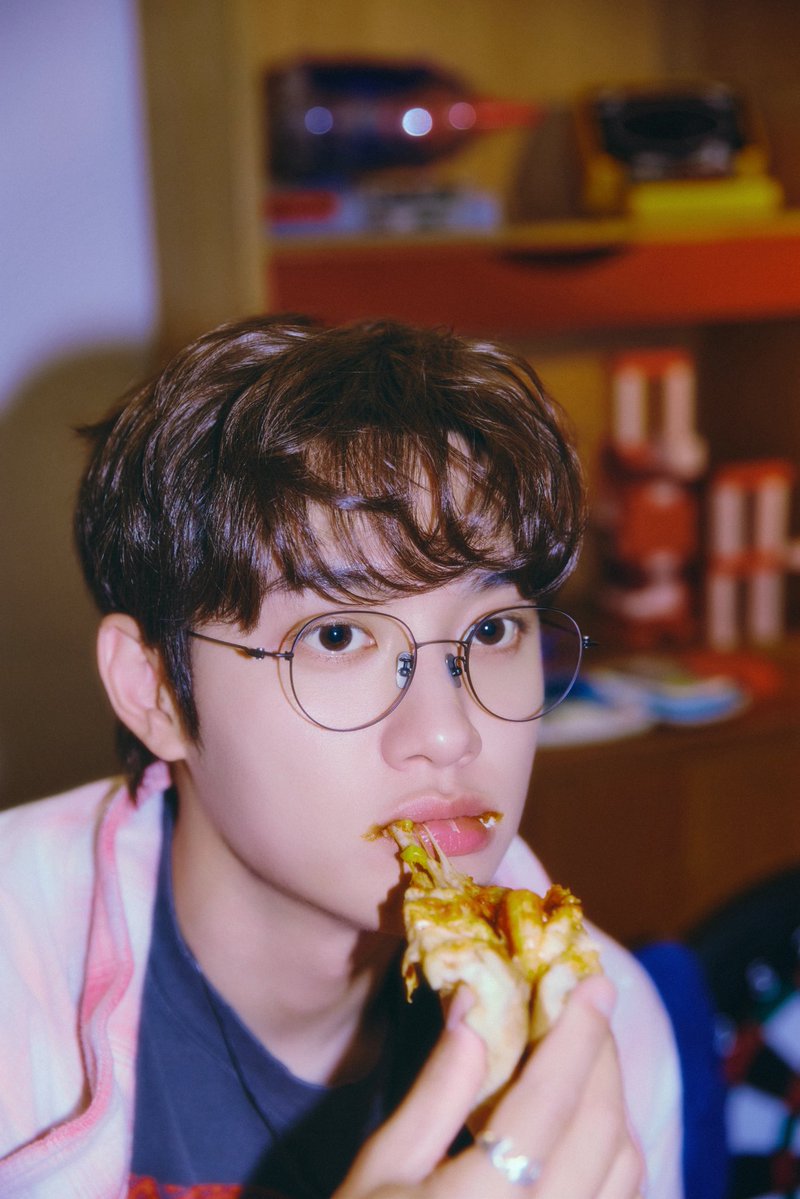 DOHKYUNGSOO_X's tweet photo. DOH KYUNG SOO
2027 Season’s Greetings [DOHS]

PLAYER 3 🎮 D.O.

🏠 PRE-ORDER
 ~ 2026.10.15(THU) 11:59PM (KST)

#도경수 #DOHKYUNGSOO
#SEASONSGREETINGS #DOHS https://t.co/ASUCYVhs9G