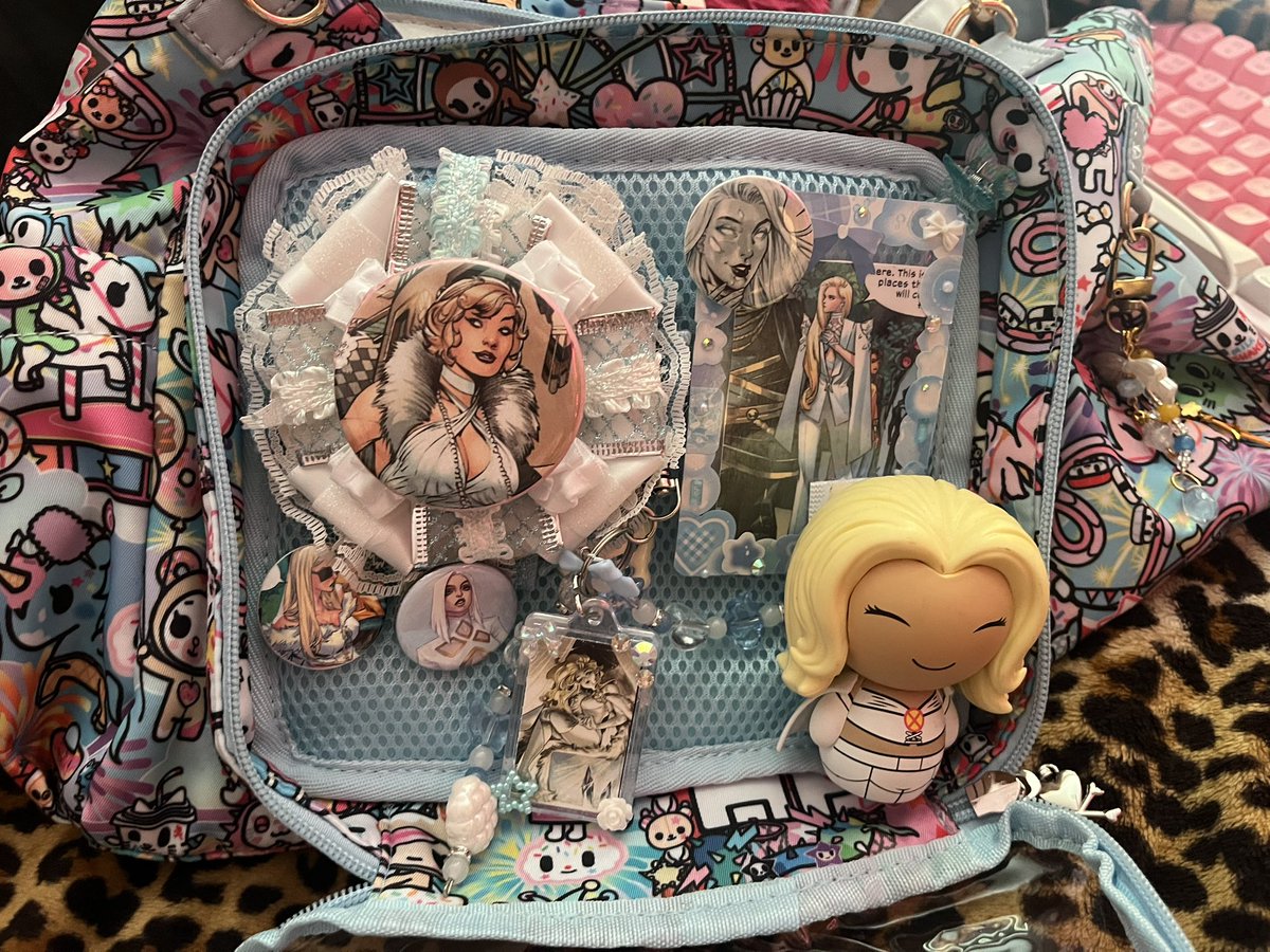 svgarpixie's tweet photo. happy #emmafrostweek2026 !!
i’m not an artist but i wanted to show off my ita bag :D https://t.co/arFd5aH2aw