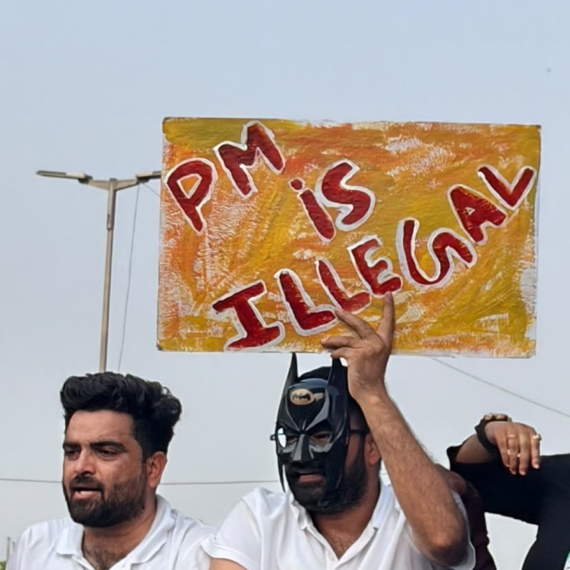 Sonusingh1412's tweet photo. “Modi is an ‘illegal’ PM”

#RahulNahiRukega https://t.co/M77BXincp0