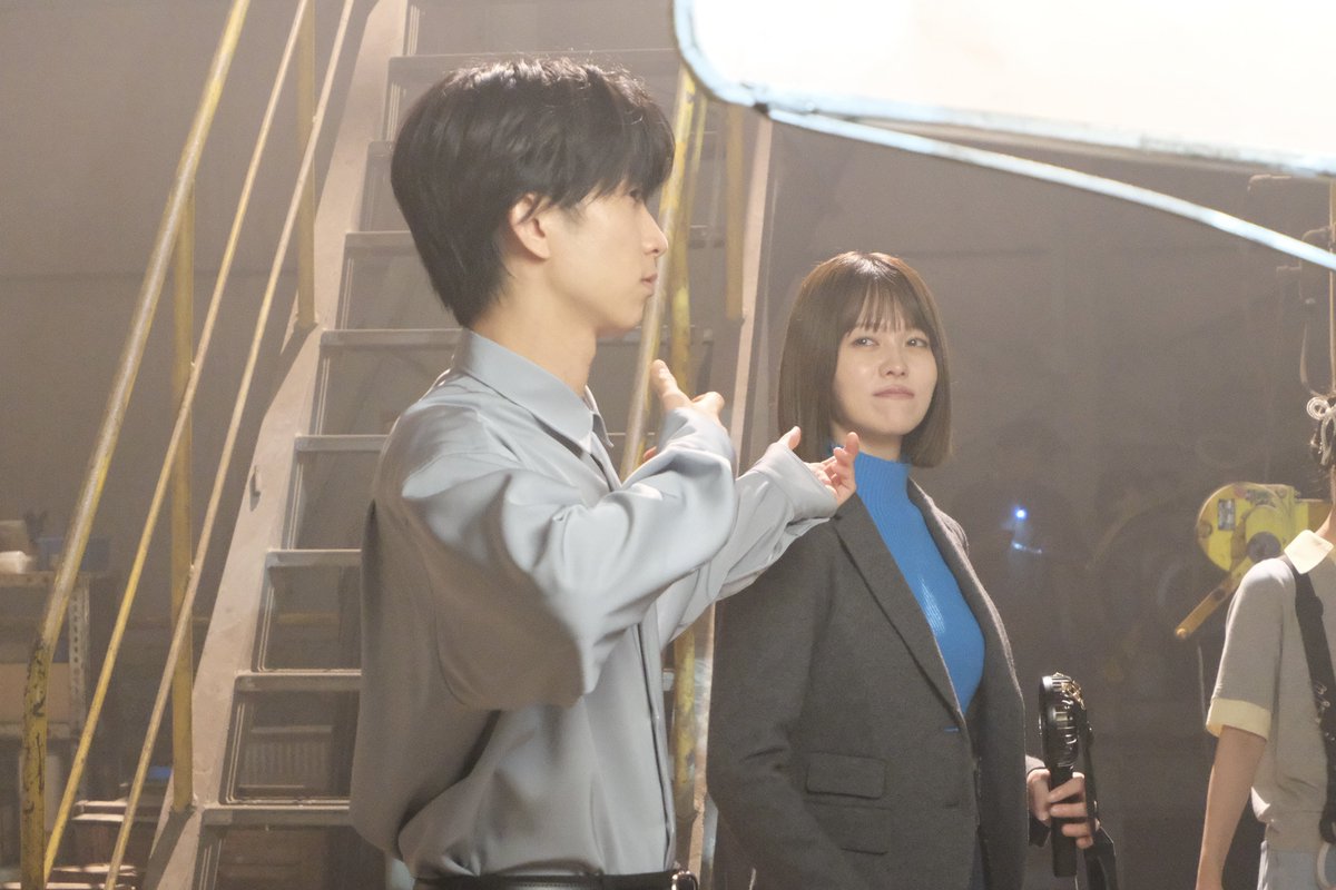hideandseek_ntv's tweet photo. #ハイドアンドシーク 0秒前の彼女
【第𝟑話】𝟏𝟎月𝟏𝟖日(日)よる𝟏𝟎時𝟑𝟎分

カメラ位置の調整をする時に
堂島の変わりをしてくれた田中さん🔫

兵頭は、京佳に銃は向けません！！笑

TVerにて第1・2話見逃し配信中！
🔗https://t.co/BUxghPzRVW

志田彩良
田中樹 https://t.co/VJdP6qDsC9