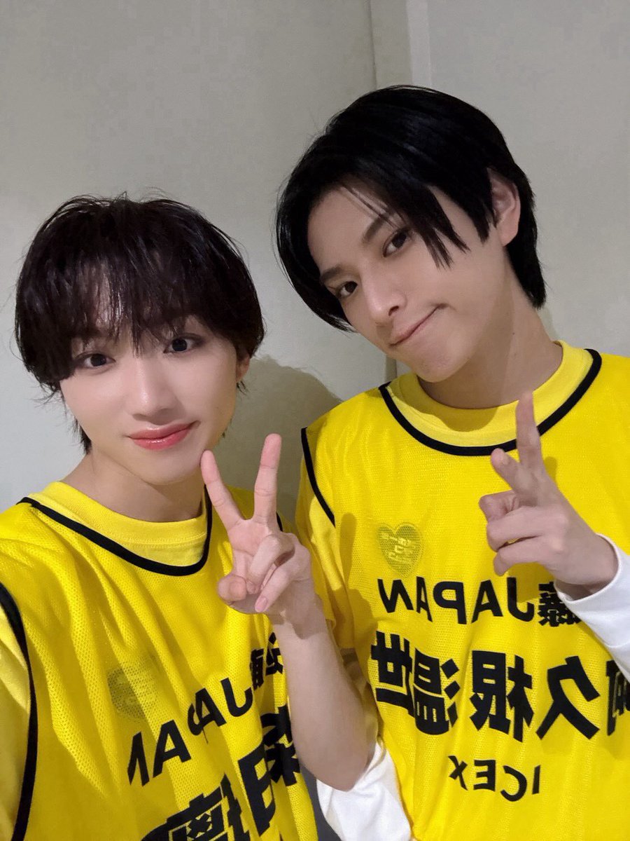 whileloveisleft's tweet photo. 하루세 진짜 좋은 점 맨날 반소매 안에 긴소매 입음…/// https://t.co/Rn9ZN1zma1