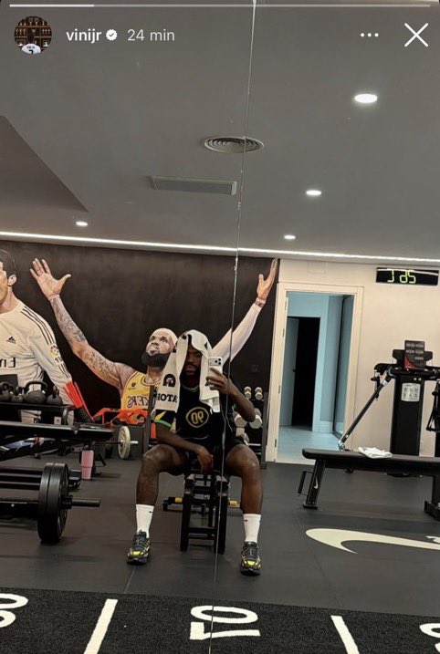 realmilgrauu's tweet photo. Vinicius Jr finalmente em paz em sua academia https://t.co/JbTVoX3MSu
