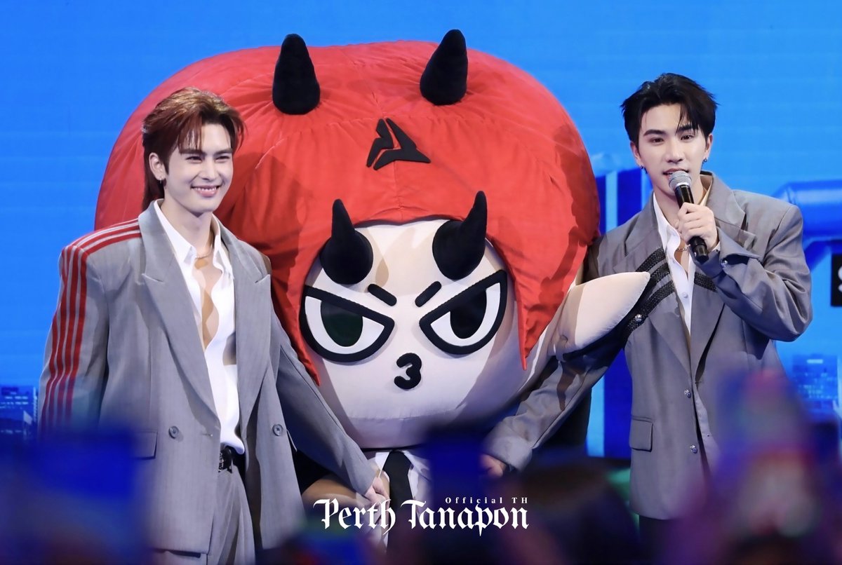 PerthOfficialTH's tweet photo. PSD FAMILY 37TH KINGPOWER
#KingPowerxPerthSantaDomiia
#PerthSanta #เพิร์ธแซนต้า #DOMIIA

ขอขอบคุณ @KingPowerhq ที่เชิญครอบครัว PSD มาร่วมเฉลิมฉลองครบรอบ 37 ปี คิง เพาเวอร์ ในวันนี้นะครับ ขอให้คิงเพาเวอร์ เติบโตอย่างมั่นคง ก้าวสู่ความสำเร็จยิ่งๆ ขึ้นไป นะครับ 🖤🤍❤️

ขอบคุณทุกกำลังใจที่ส่งให้ครอบครัว PSD ด้วยนะครับ