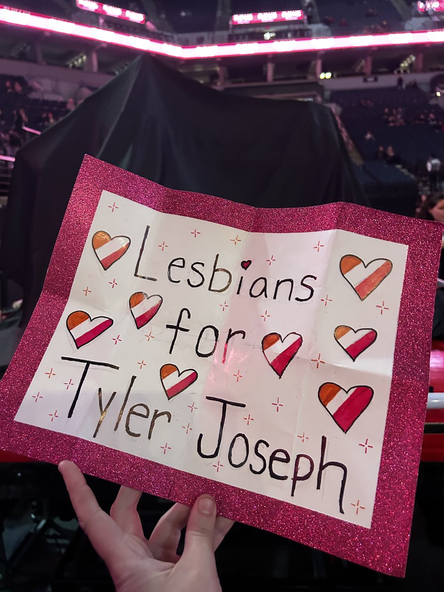 lesbiantyjo's tweet photo. 2 years ago 🥹🥹 https://t.co/cLbPlAZEiZ