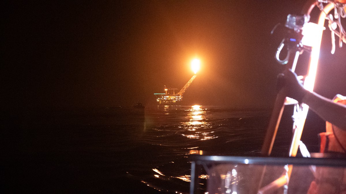 seawatchcrew's tweet photo. Unsere Sea-Watch 5 hat heute früh eine dritte Rettungsaktion abgeschlossen! Nachdem wir von einem Akteur bedroht wurden, der sich als „libysche Marine“ ausgab, konnten wir weitere 72 Menschen in der Nähe einer Ölplattform retten. Wir haben nun 151 Menschen an Bord! https://t.co/xUIgxyc9yA