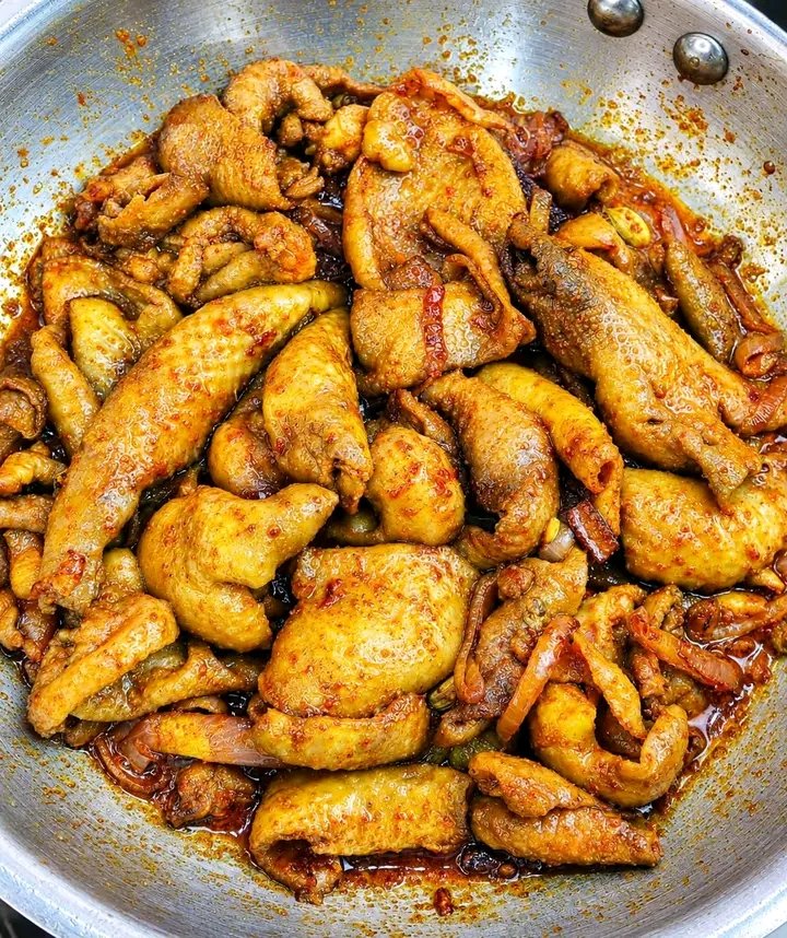 BaleMrMoreFire's tweet photo. Do you love chicken skin https://t.co/Jod4UoeBRJ