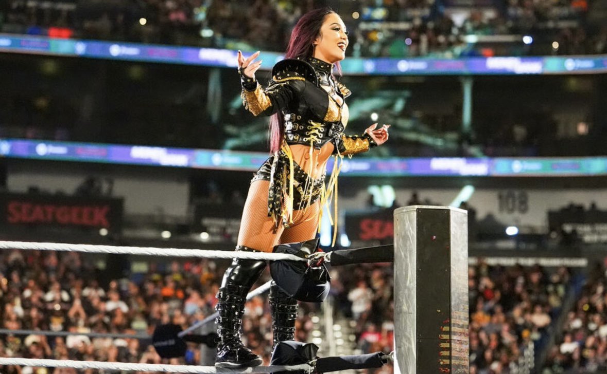 CharlieKai8's tweet photo. It’s Monday U Know What that Means Happy Monday Night Roxanne!!!!! @roxanne_wwe #WWERAW 😈⭐️👑🔥 https://t.co/yWMDapWdrz