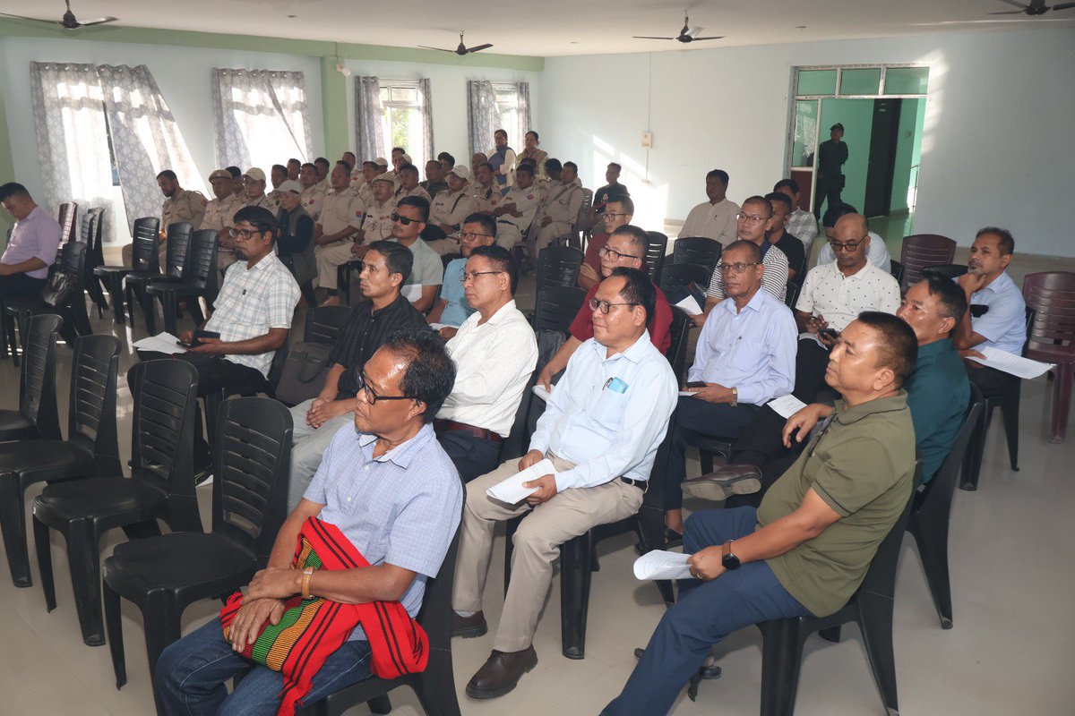 DEO_Kangpokpi's tweet photo. Shri Hemant Kumar, IAS (DEO & DC, Kangpokpi), chaired a key meeting on Election Vulnerability Mapping with Sector Officers and Sector Police Officers.
#ElectionCommissionOfIndia #Kangpokpi #ECI #manipur #SafeElections https://t.co/QqcJWs2aPW