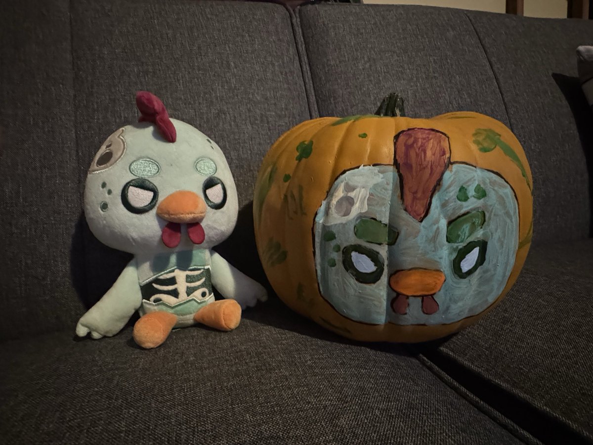 BioPeashooter's tweet photo. Alright before the SAR Howloween Update tomorrow I have a surprise…. 
I painted another Pumpkin!! This time it’s a Zombie Joe to celebrate Bwoking dead: reanimated.

My green Zombie Joe plush was a great reference.

I can’t wait for tomorrow 👻 

#superanimalroyale #halloween https://t.co/4eLopec3No