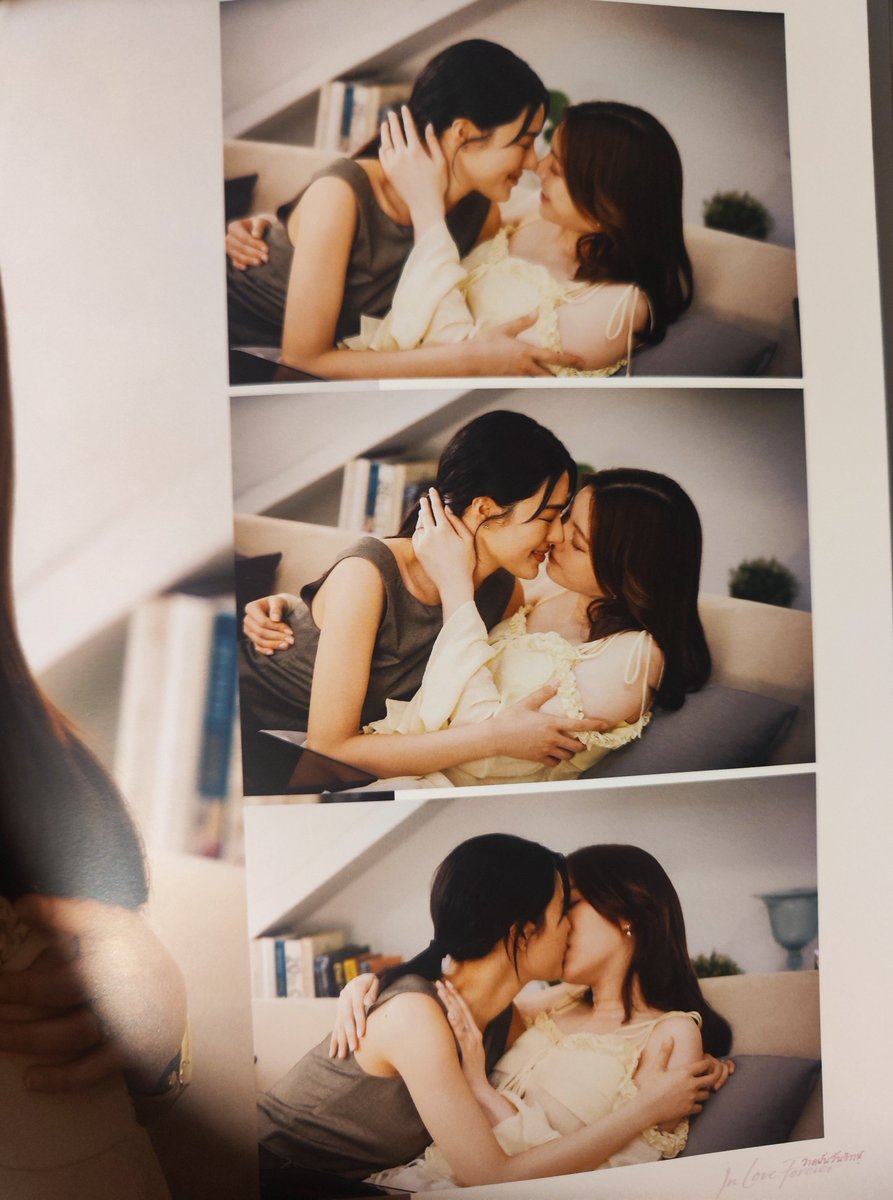 dasein_ravi's tweet photo. ในฟตบ.คือซีนจูบเยอะมาก กว่าจะดูรูปจนครบจั๋นเกือบสิ้น พี่ตากล้องถ่ายมู้ดดีทั้งเล่มเลย ชอบมากก https://t.co/KKydqfy61Y