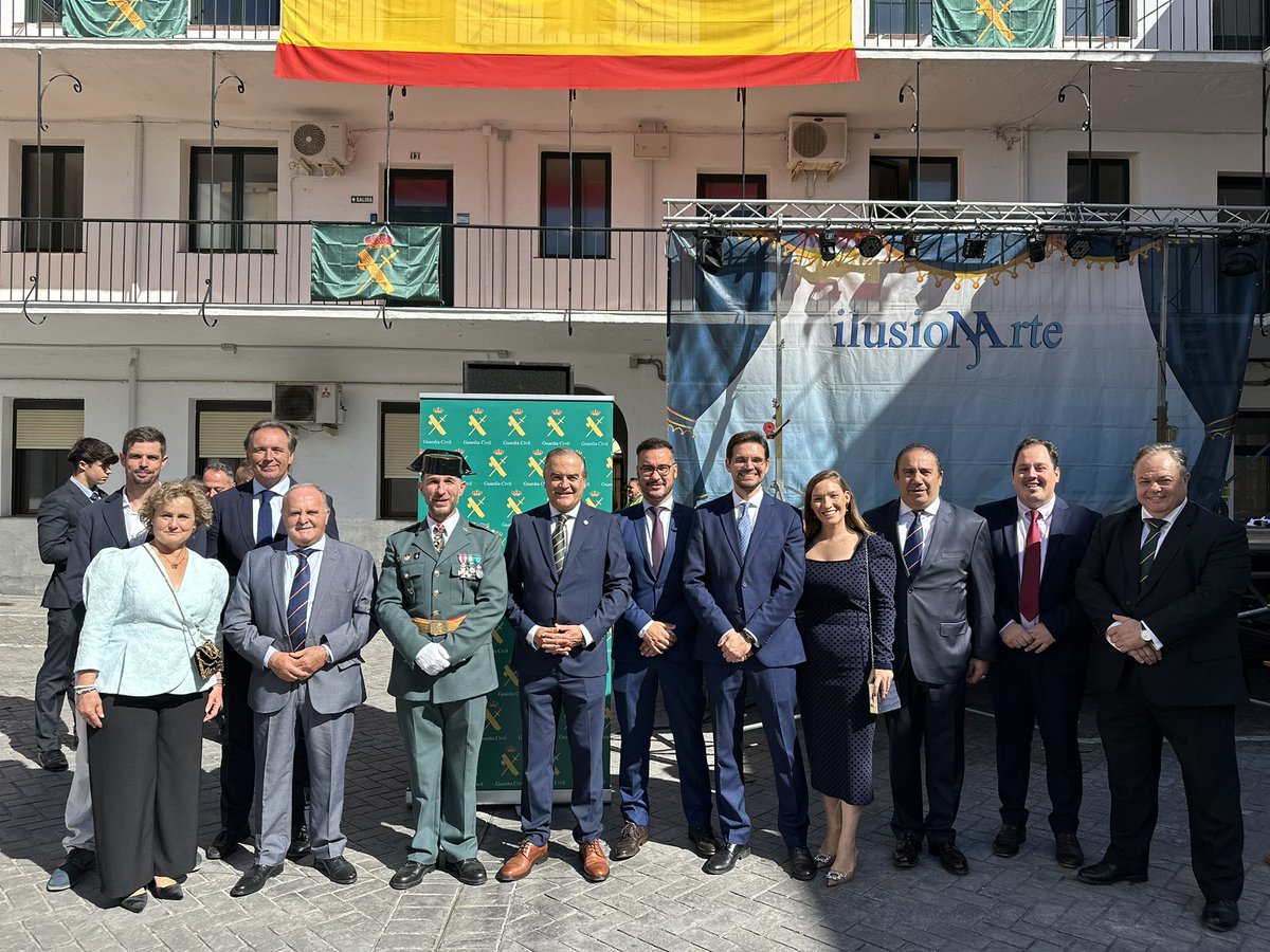 pp_talavera's tweet photo. El alcalde, José Julián Gregorio, ha asistido al acto con motivo de la festividad de la Virgen del Pilar, patrona de la Guardia Civil, junto a alcaldes de la comarca. Todos han agradecido la labor que realizan en beneficio de los talaveranos, los vecinos de la comarca. https://t.co/B5nWtW4HAI